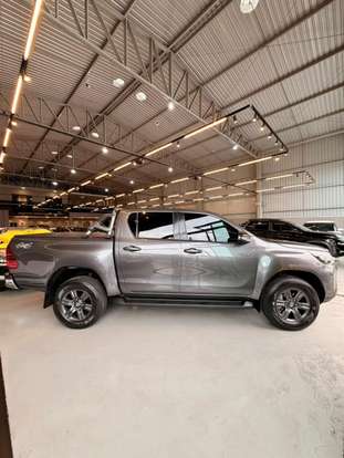 TOYOTA-HILUX-2023