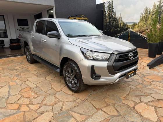 TOYOTA HILUX 2.8 D-4D TURBO DIESEL CD SR 4X4 AUTOMÁTICO