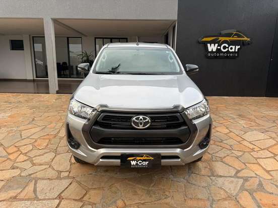 TOYOTA-HILUX-2.8 D-4D TURBO DIESEL CD SR 4X4 AUTOMÁTICO TOYOTA-HILUX-2023