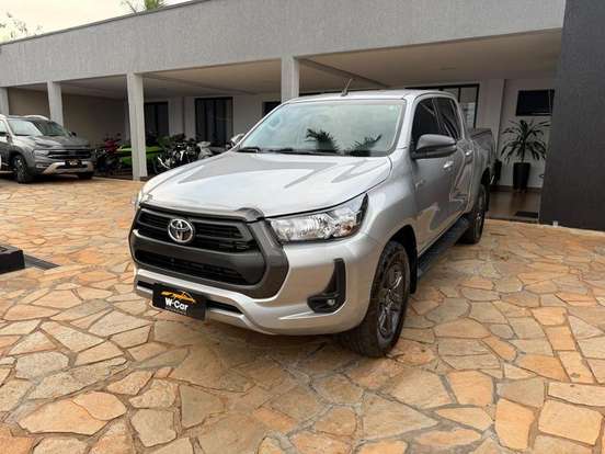 TOYOTA-HILUX-2023