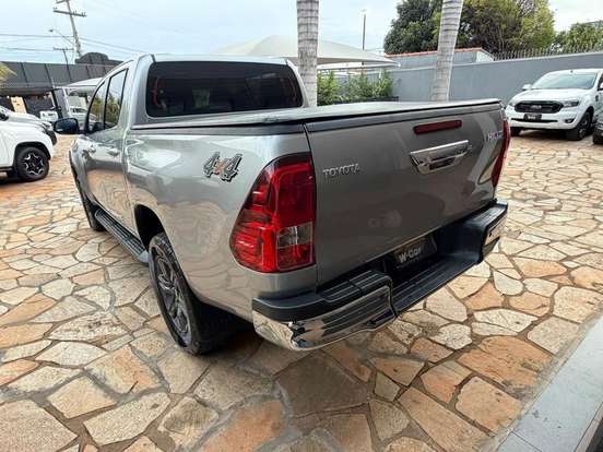 TOYOTA-HILUX-2023