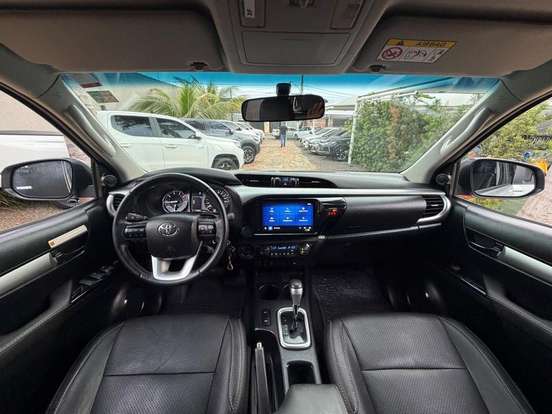 TOYOTA-HILUX-2023
