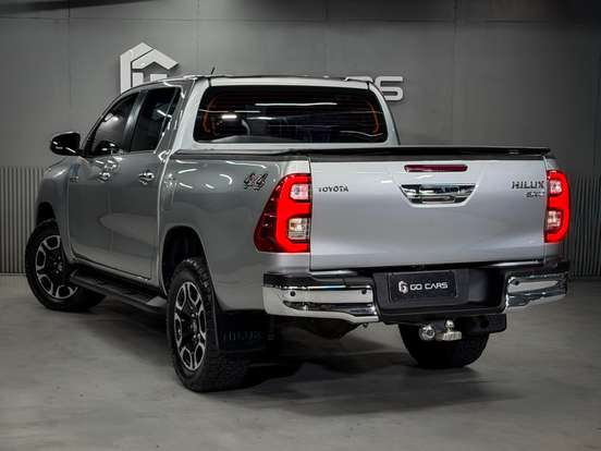 TOYOTA-HILUX-2.8 D-4D TURBO DIESEL CD SRV 4X4 AUTOMÁTICO TOYOTA-HILUX-2024