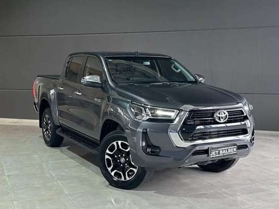 TOYOTA-HILUX-2.8 D-4D TURBO DIESEL CD SRV 4X4 AUTOMÁTICO TOYOTA-HILUX-2024