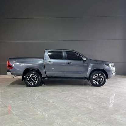 TOYOTA-HILUX-2.8 D-4D TURBO DIESEL CD SRV 4X4 AUTOMÁTICO TOYOTA-HILUX-2024