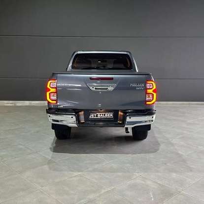 TOYOTA-HILUX-2024