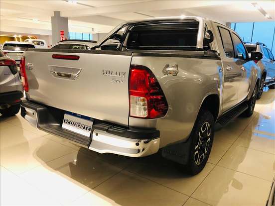 TOYOTA-HILUX-2024