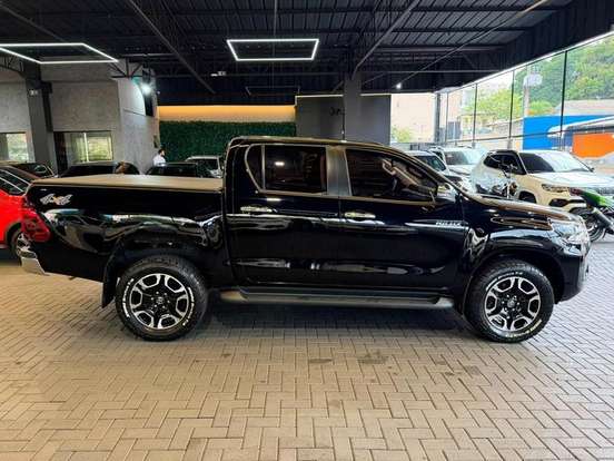 TOYOTA-HILUX-2024