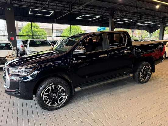TOYOTA-HILUX-2.8 D-4D TURBO DIESEL CD SRV 4X4 AUTOMÁTICO TOYOTA-HILUX-2024
