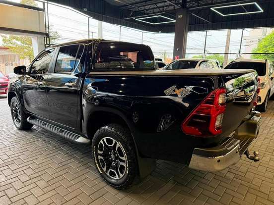TOYOTA-HILUX-2.8 D-4D TURBO DIESEL CD SRV 4X4 AUTOMÁTICO TOYOTA-HILUX-2024