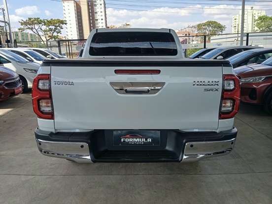 TOYOTA-HILUX-2.8 D-4D TURBO DIESEL CD SRX 4X4 AUTOMÁTICO TOYOTA-HILUX-2025