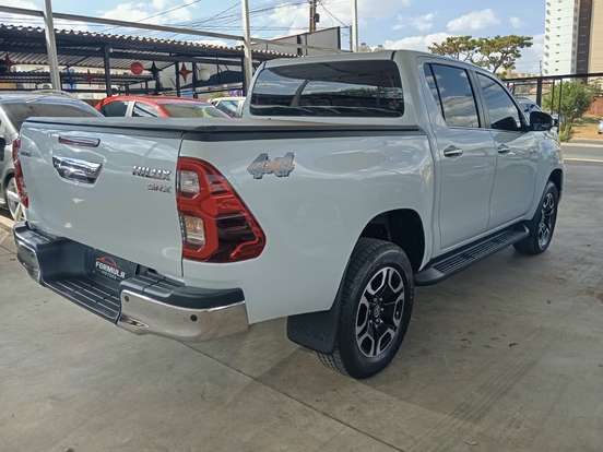 TOYOTA-HILUX-2025