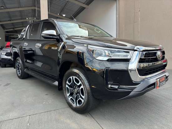 TOYOTA-HILUX-2021