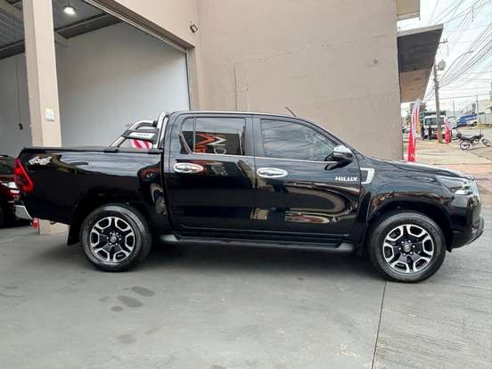 TOYOTA-HILUX-2.8 D-4D TURBO DIESEL CD SRX 4X4 AUTOMÁTICO TOYOTA-HILUX-2021