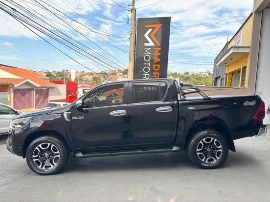 TOYOTA-HILUX-2.8 D-4D TURBO DIESEL CD SRX 4X4 AUTOMÁTICO TOYOTA-HILUX-2021