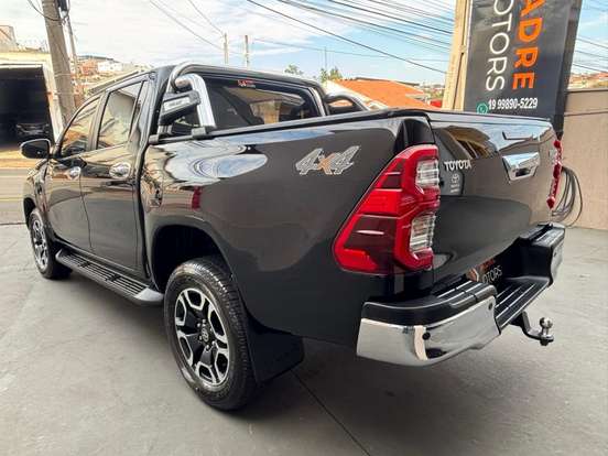 TOYOTA-HILUX-2.8 D-4D TURBO DIESEL CD SRX 4X4 AUTOMÁTICO TOYOTA-HILUX-2021