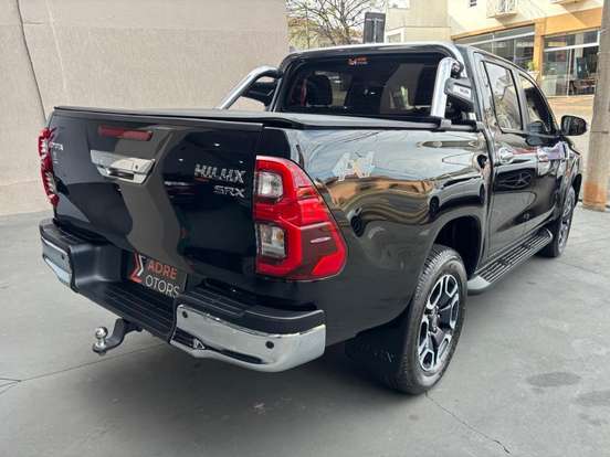 TOYOTA-HILUX-2021