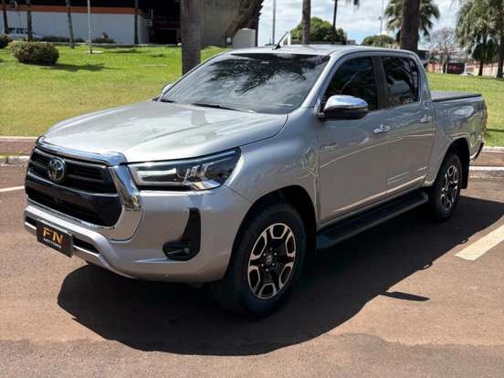 TOYOTA-HILUX-2.8 D-4D TURBO DIESEL CD SRX 4X4 AUTOMÁTICO TOYOTA-HILUX-2023