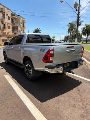 TOYOTA-HILUX-2023