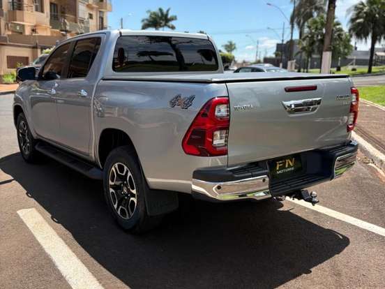 TOYOTA-HILUX-2.8 D-4D TURBO DIESEL CD SRX 4X4 AUTOMÁTICO TOYOTA-HILUX-2023