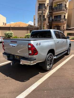 TOYOTA-HILUX-2.8 D-4D TURBO DIESEL CD SRX 4X4 AUTOMÁTICO TOYOTA-HILUX-2023