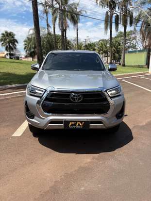 TOYOTA-HILUX-2.8 D-4D TURBO DIESEL CD SRX 4X4 AUTOMÁTICO TOYOTA-HILUX-2023