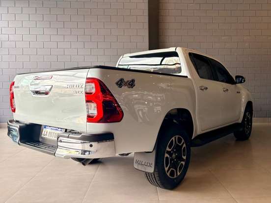 TOYOTA-HILUX-2.8 D-4D TURBO DIESEL CD SRX 4X4 AUTOMÁTICO TOYOTA-HILUX-2022