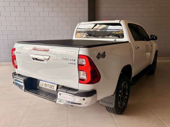 TOYOTA-HILUX-2022