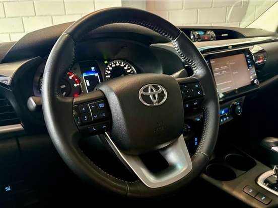 TOYOTA-HILUX-2.8 D-4D TURBO DIESEL CD SRX 4X4 AUTOMÁTICO TOYOTA-HILUX-2022