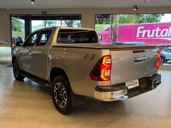 TOYOTA-HILUX-2022