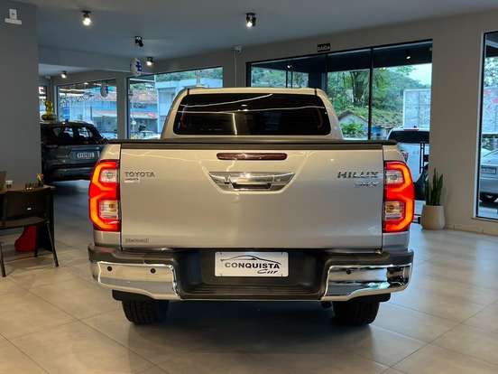 TOYOTA-HILUX-2.8 D-4D TURBO DIESEL CD SRX 4X4 AUTOMÁTICO TOYOTA-HILUX-2022