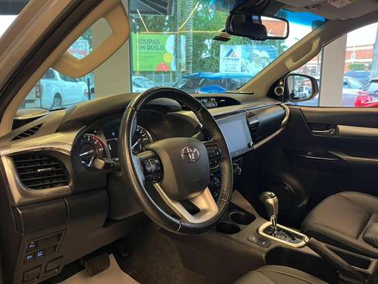 TOYOTA-HILUX-2022