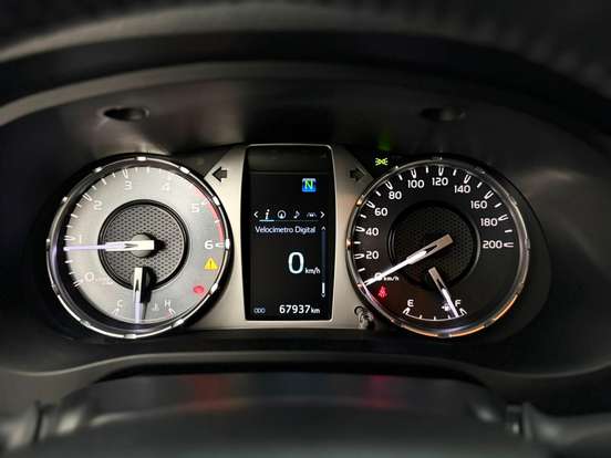 TOYOTA-HILUX-2023