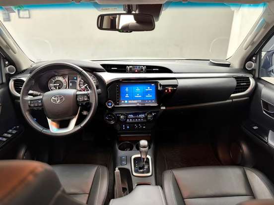 TOYOTA-HILUX-2023