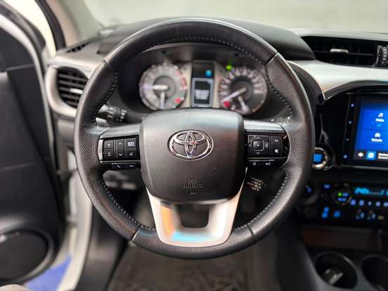 TOYOTA-HILUX-2.8 D-4D TURBO DIESEL CD SRX 4X4 AUTOMÁTICO TOYOTA-HILUX-2023