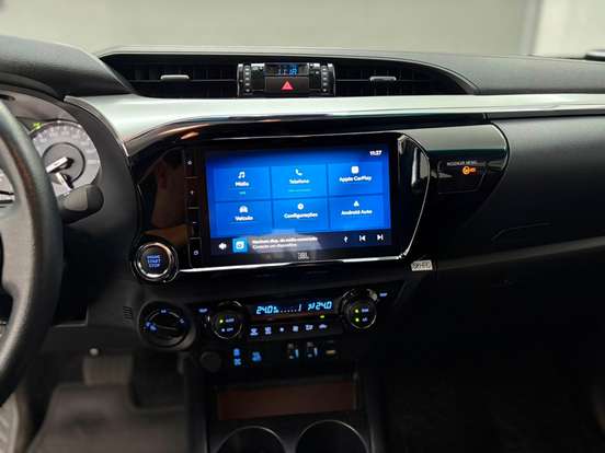 TOYOTA-HILUX-2023