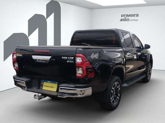 TOYOTA-HILUX-2.8 D-4D TURBO DIESEL CD SRX 4X4 AUTOMÁTICO TOYOTA-HILUX-2023