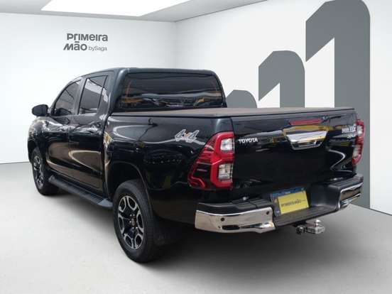 TOYOTA-HILUX-2.8 D-4D TURBO DIESEL CD SRX 4X4 AUTOMÁTICO TOYOTA-HILUX-2023