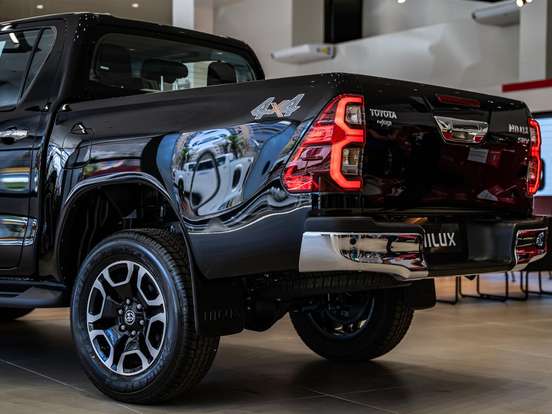 TOYOTA-HILUX-2.8 D-4D TURBO DIESEL CD SRX 4X4 AUTOMÁTICO TOYOTA-HILUX-2026