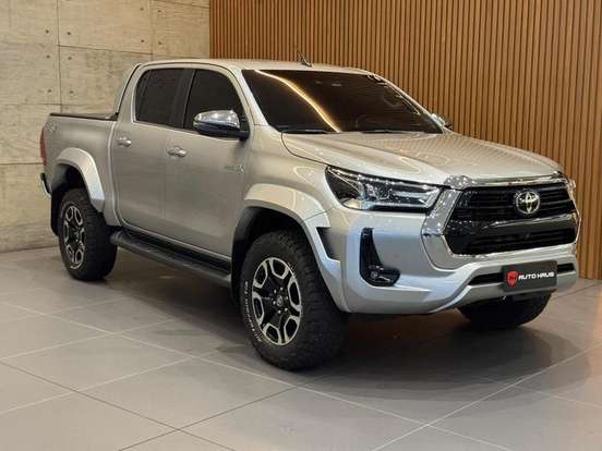 TOYOTA-HILUX-2.8 D-4D TURBO DIESEL CD SRX 4X4 AUTOMÁTICO TOYOTA-HILUX-2023