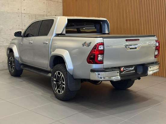 TOYOTA-HILUX-2.8 D-4D TURBO DIESEL CD SRX 4X4 AUTOMÁTICO TOYOTA-HILUX-2023