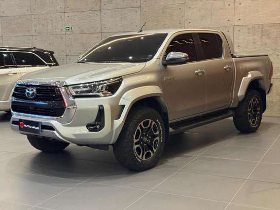TOYOTA-HILUX-2023