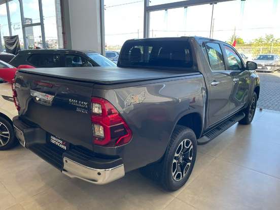 TOYOTA-HILUX-2025