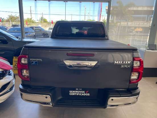 TOYOTA-HILUX-2025