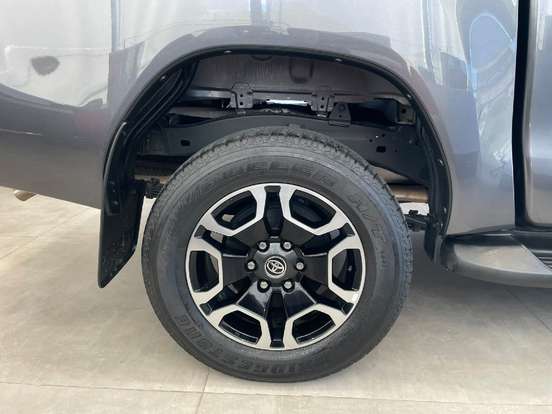 TOYOTA-HILUX-2025