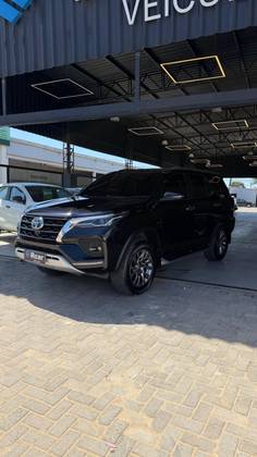 TOYOTA HILUX 2.8 D-4D TURBO DIESEL CD SRX 4X4 AUTOMÁTICO
