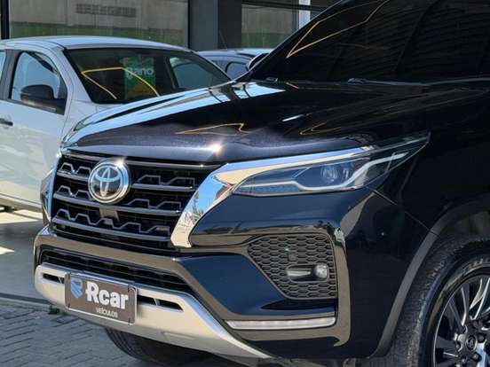 TOYOTA-HILUX-2.8 D-4D TURBO DIESEL CD SRX 4X4 AUTOMÁTICO TOYOTA-HILUX-2021