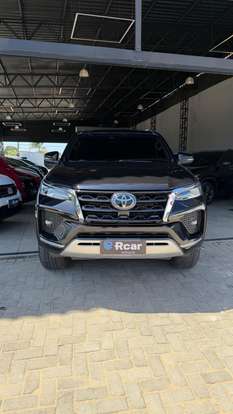 TOYOTA-HILUX-2021