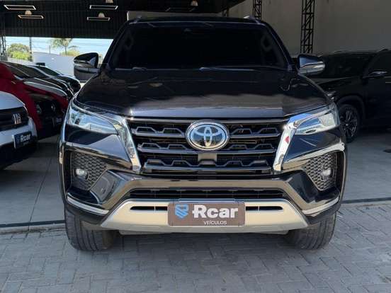 TOYOTA-HILUX-2.8 D-4D TURBO DIESEL CD SRX 4X4 AUTOMÁTICO TOYOTA-HILUX-2021
