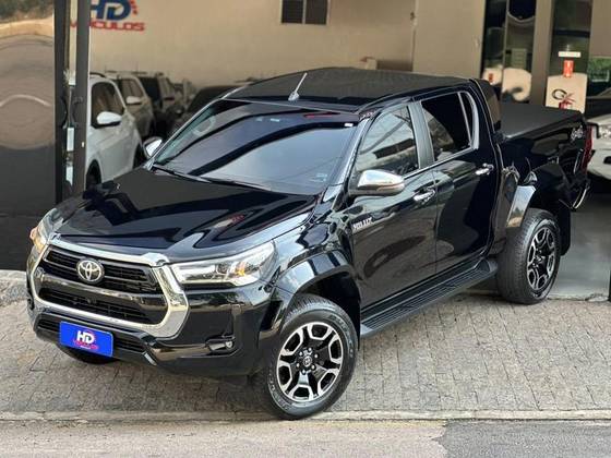 TOYOTA HILUX 2.8 D-4D TURBO DIESEL CD SRX PLUS 4X4 AUTOMÁTICO